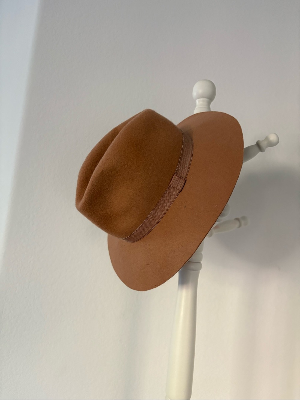 D&Y 100% Wool Tan Fedora Hat.